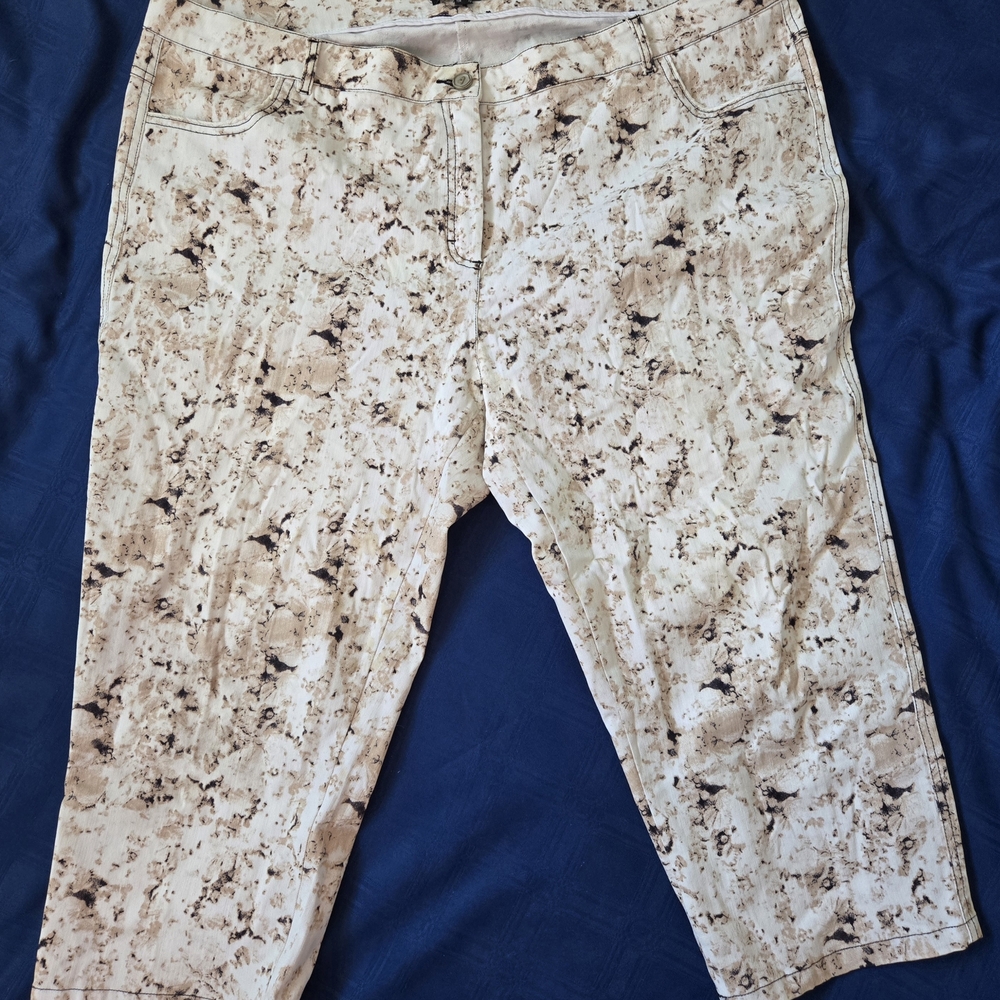 Stylish Cream and Brown Capris